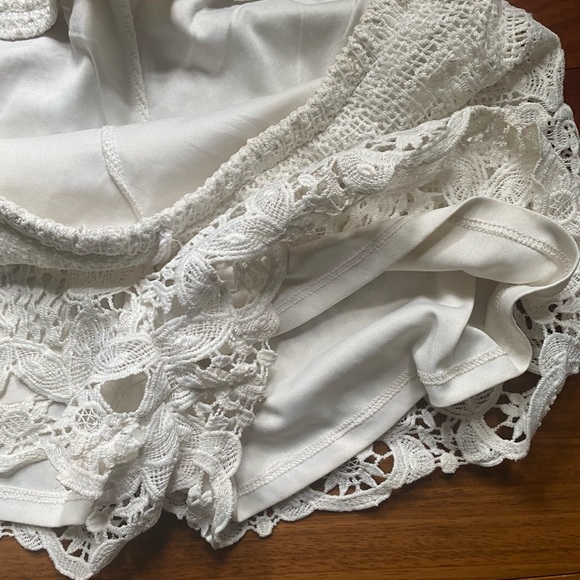 Lacy white shorts - Picture 3 of 7